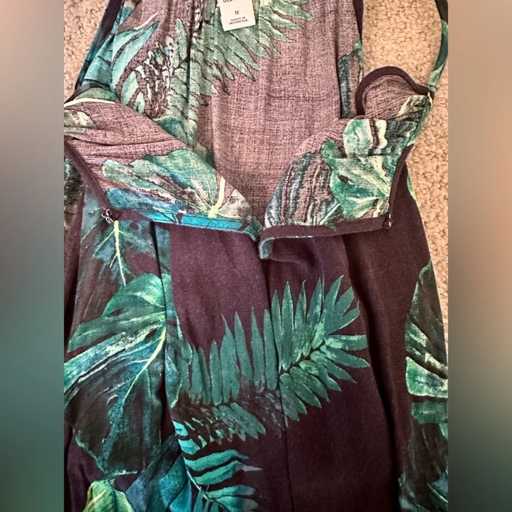 Old Navy - Tropical Leaf Halter Style Tank - In perfect condition! - Picture 6 of 7
